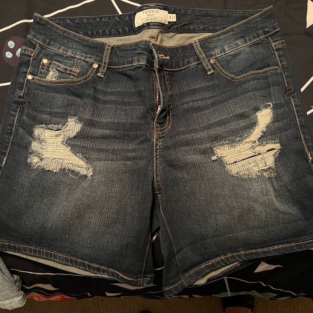 NWOT Torrid distressed denim shorts